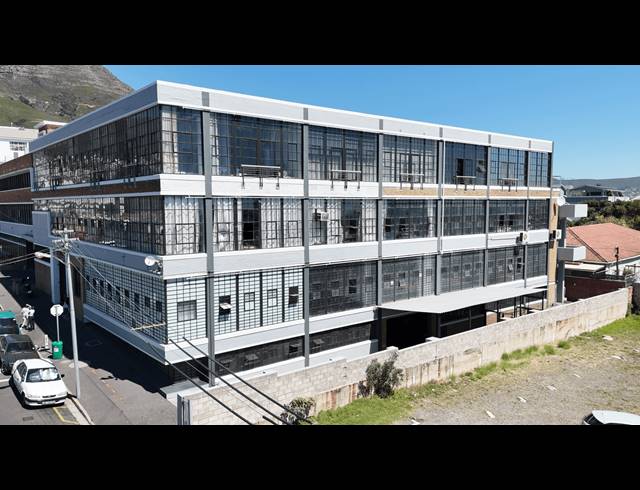 2,332M² FACTORY FOR SALE IN SALT RIVER